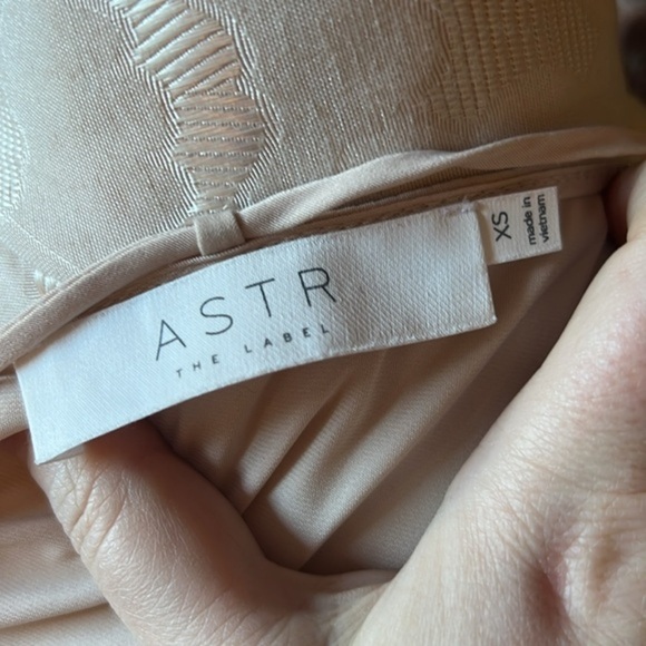 ***WORN TWICE*** ASTR the Label -- Ida Blouse in‎ Vintage Cream - Picture 10 of 10